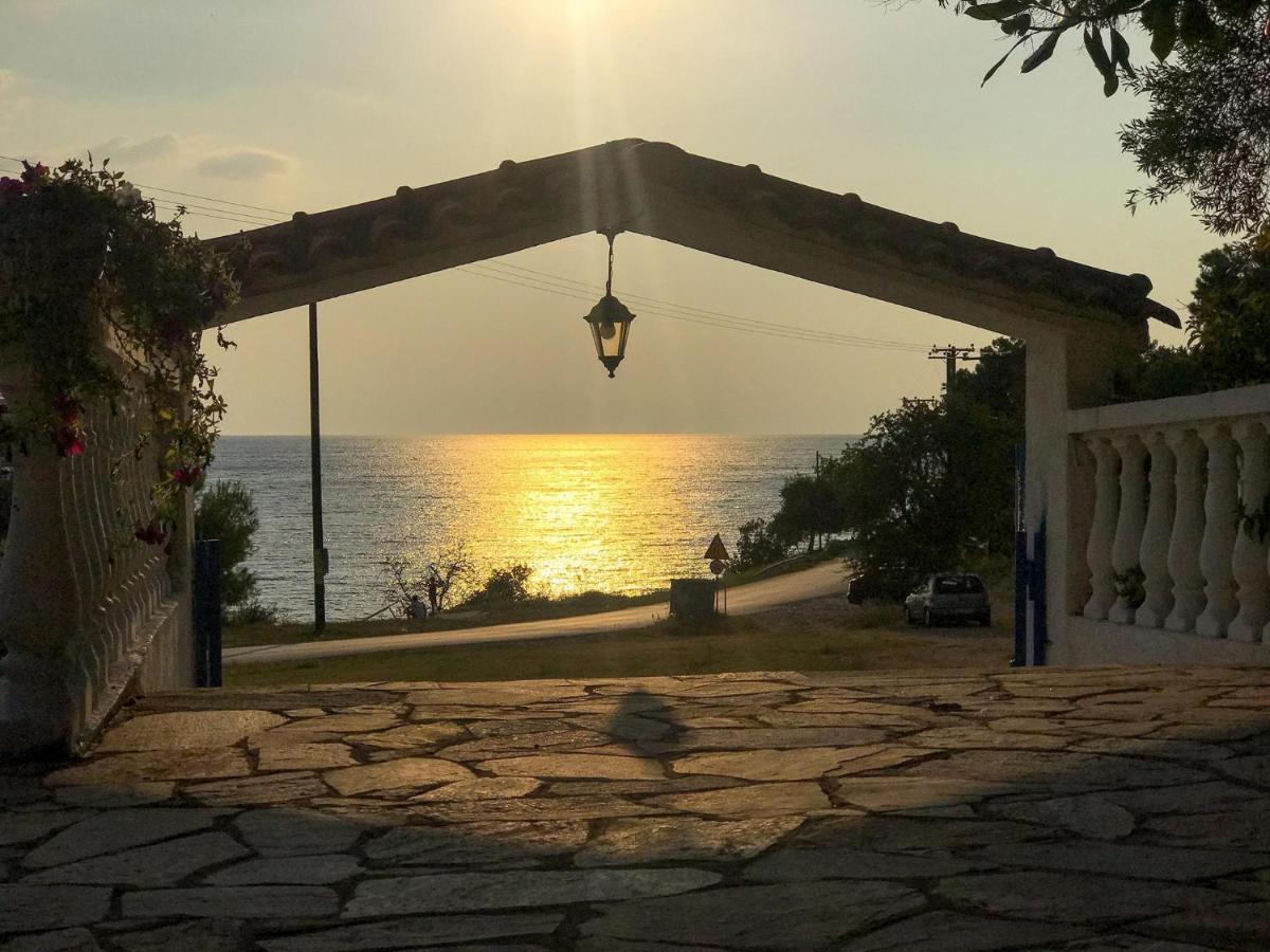 Hotel Paraktio Nea Kallikrateia Bagian luar foto