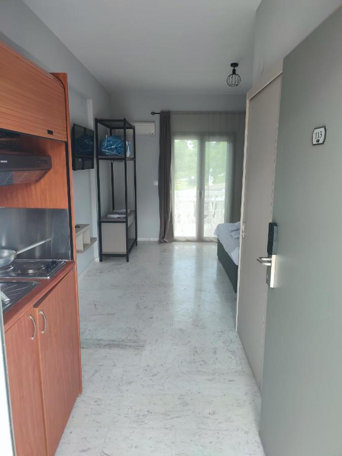 Hotel Paraktio Nea Kallikrateia Bagian luar foto