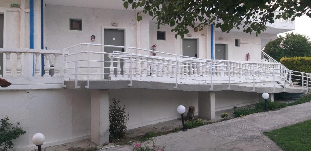 Hotel Paraktio Nea Kallikrateia Bagian luar foto